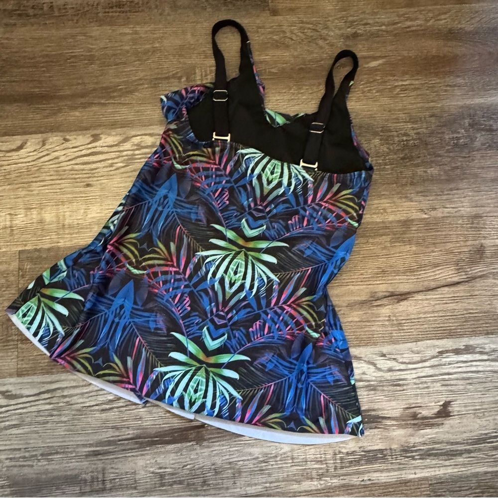 Tropical Leaf Print Ruffle Swimsuit - Picture 9 of 11